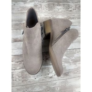 Universal Thread Ankle Bootie